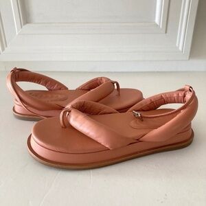 NWOT Vicenza Anthropologie Puff Thong Coral Leather Sandals Sz 7/38